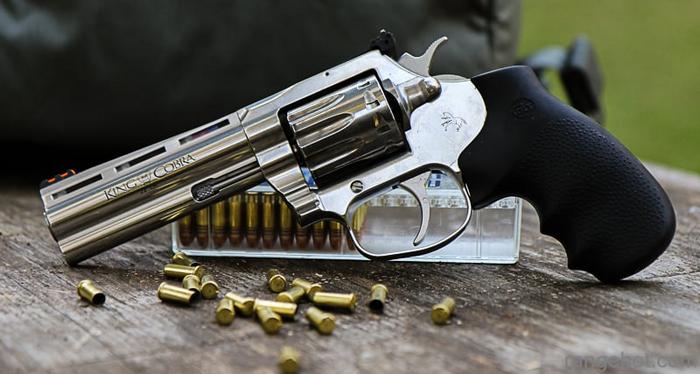 What are the Specifications of the Colt King Cobra .22 LR?