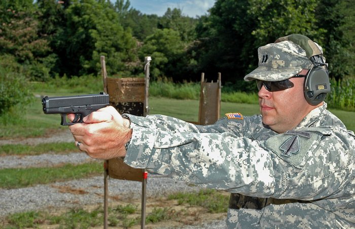US Army Officer with Glock 26 Pistol | After rigorous testing... | Flickr